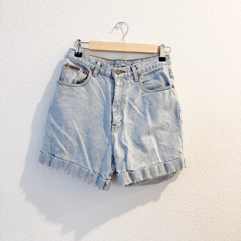 Calvin Klein- Vintage High Waisted Cuff Shorts in Enzyme Wash- Size 8
